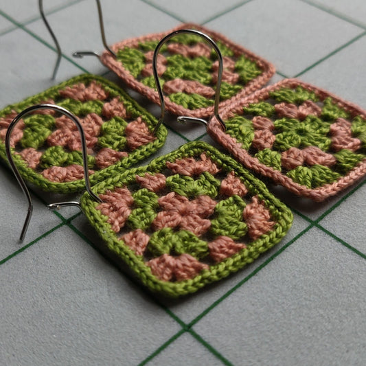 Micro Granny Square Earrings (vintage)